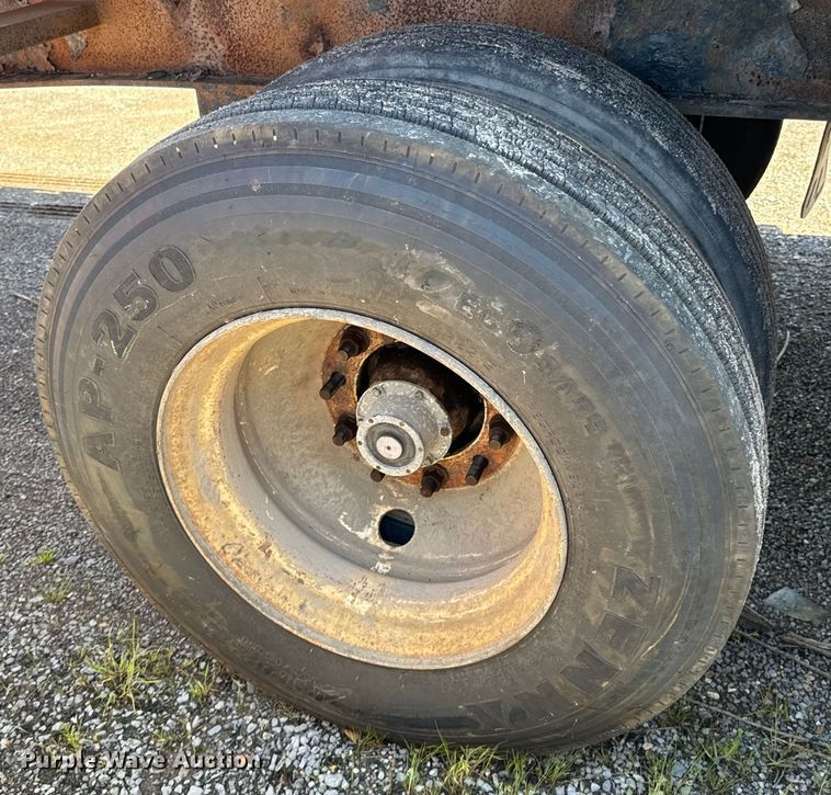 image for item ND9347 1999 Transcraft flatbed trailer