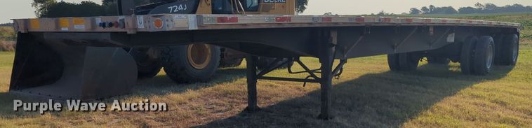 image for item NW9667 2005 Utility Trailers FS2CHA flatbed trailer