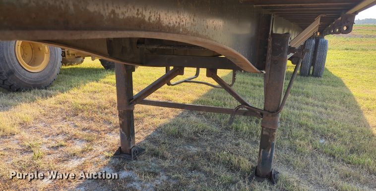 image for item NW9667 2005 Utility Trailers FS2CHA flatbed trailer