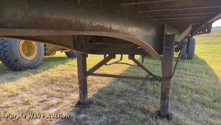 image for item NW9667 2005 Utility Trailers FS2CHA flatbed trailer