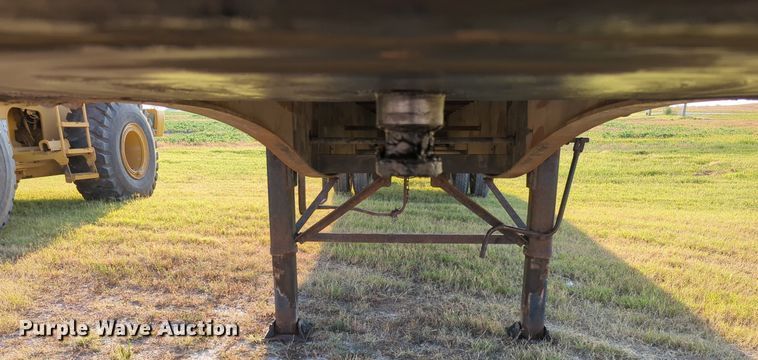 image for item NW9667 2005 Utility Trailers FS2CHA flatbed trailer