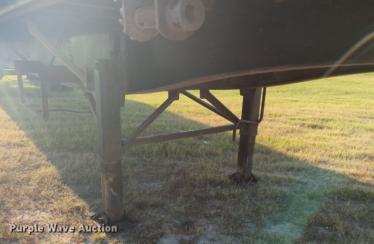 image for item NW9667 2005 Utility Trailers FS2CHA flatbed trailer