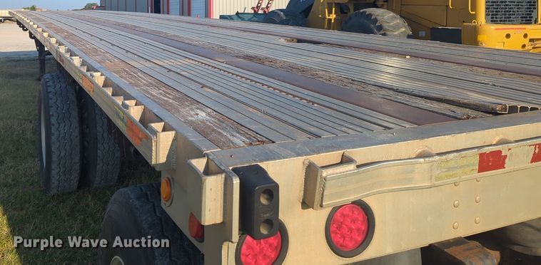 image for item NW9667 2005 Utility Trailers FS2CHA flatbed trailer