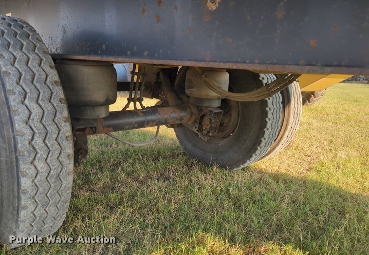 image for item NW9667 2005 Utility Trailers FS2CHA flatbed trailer