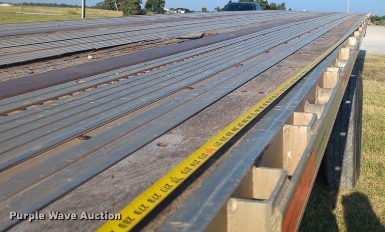 image for item NW9667 2005 Utility Trailers FS2CHA flatbed trailer