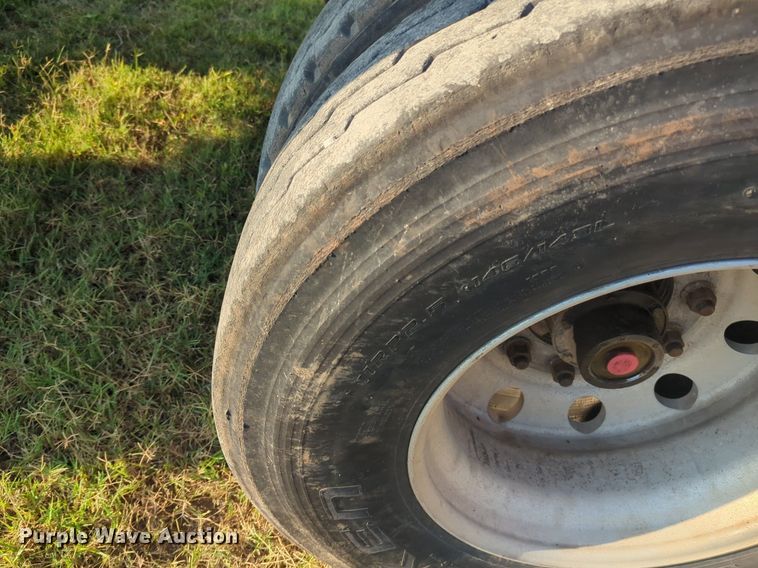 image for item NW9667 2005 Utility Trailers FS2CHA flatbed trailer