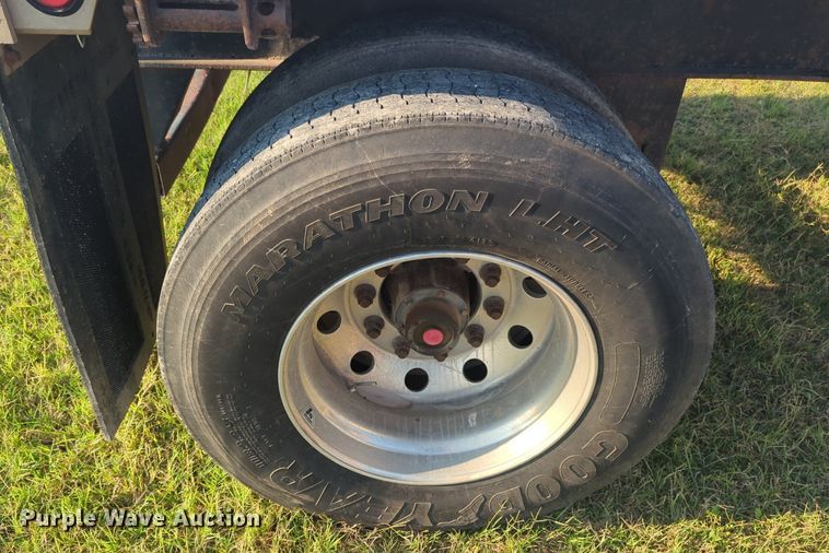 image for item NW9667 2005 Utility Trailers FS2CHA flatbed trailer