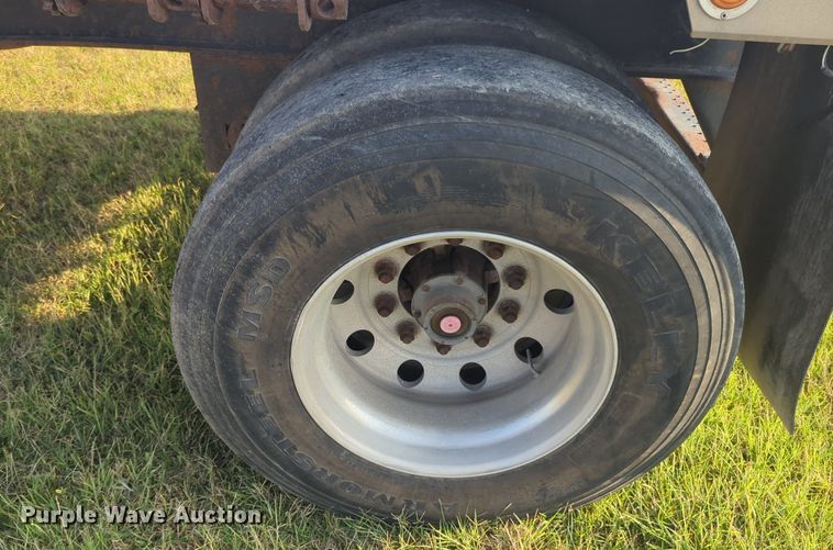 image for item NW9667 2005 Utility Trailers FS2CHA flatbed trailer