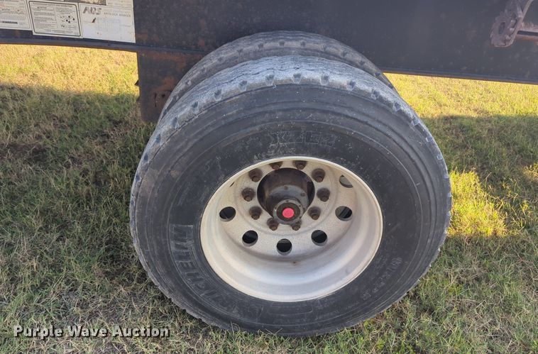 image for item NW9667 2005 Utility Trailers FS2CHA flatbed trailer