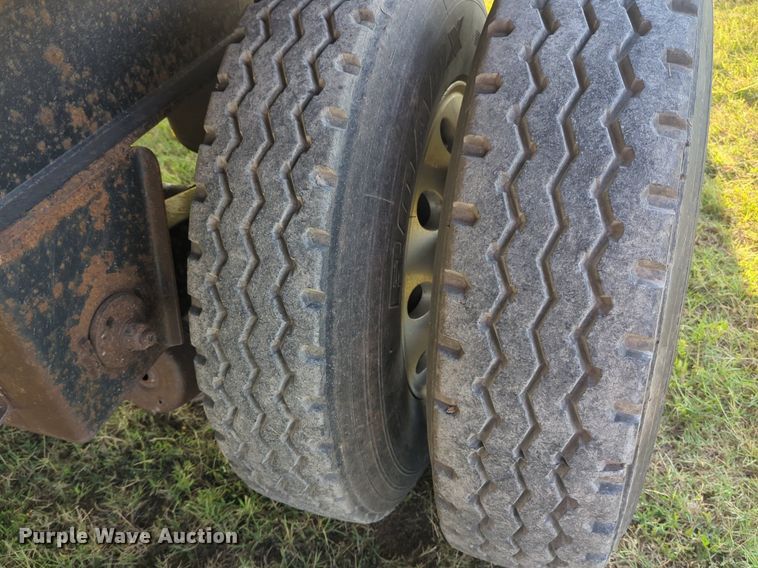 image for item NW9667 2005 Utility Trailers FS2CHA flatbed trailer