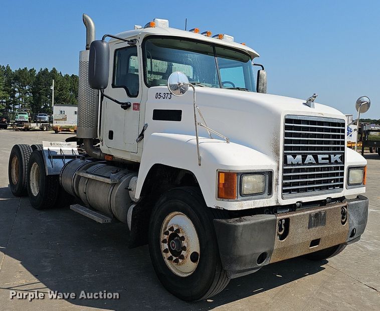 image for item NX9139 2007 Mack CHN semi truck