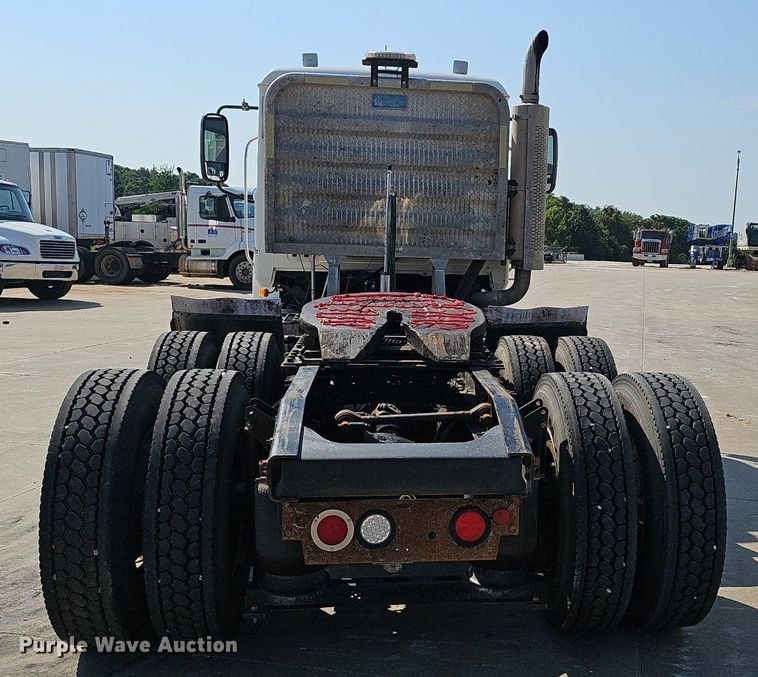 image for item NX9139 2007 Mack CHN semi truck