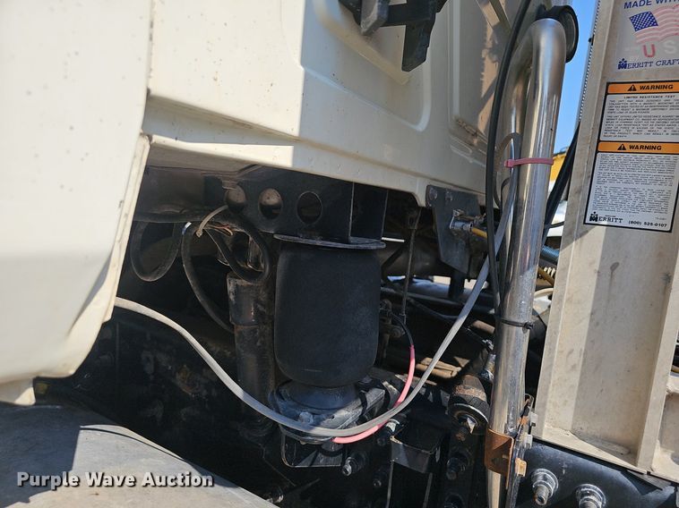 image for item NX9139 2007 Mack CHN semi truck