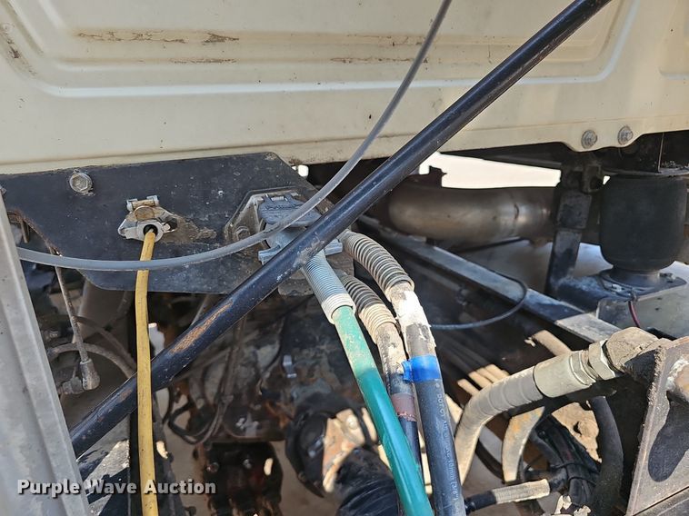 image for item NX9139 2007 Mack CHN semi truck