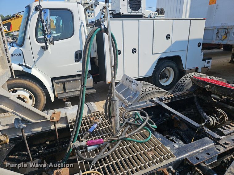 image for item NX9139 2007 Mack CHN semi truck