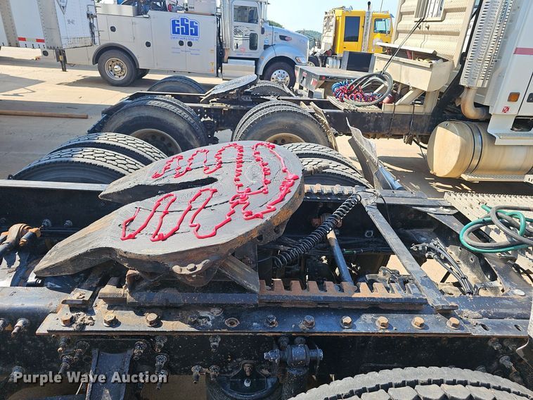 image for item NX9139 2007 Mack CHN semi truck