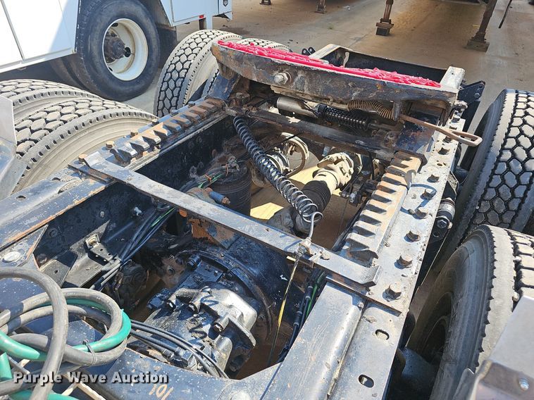 image for item NX9139 2007 Mack CHN semi truck