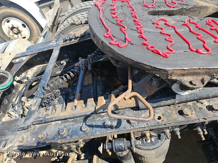 image for item NX9139 2007 Mack CHN semi truck