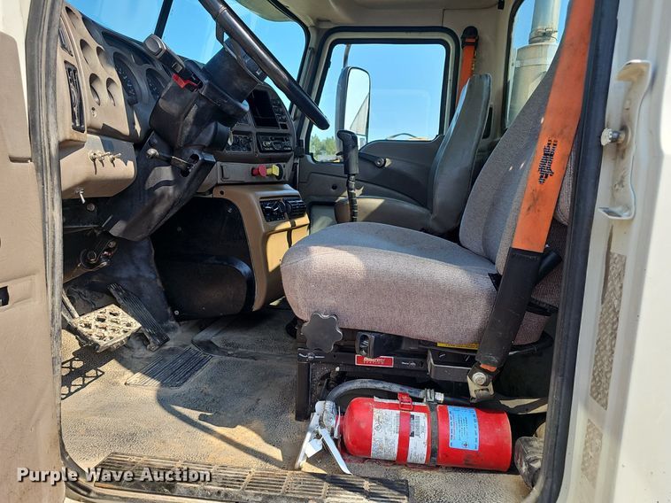 image for item NX9139 2007 Mack CHN semi truck