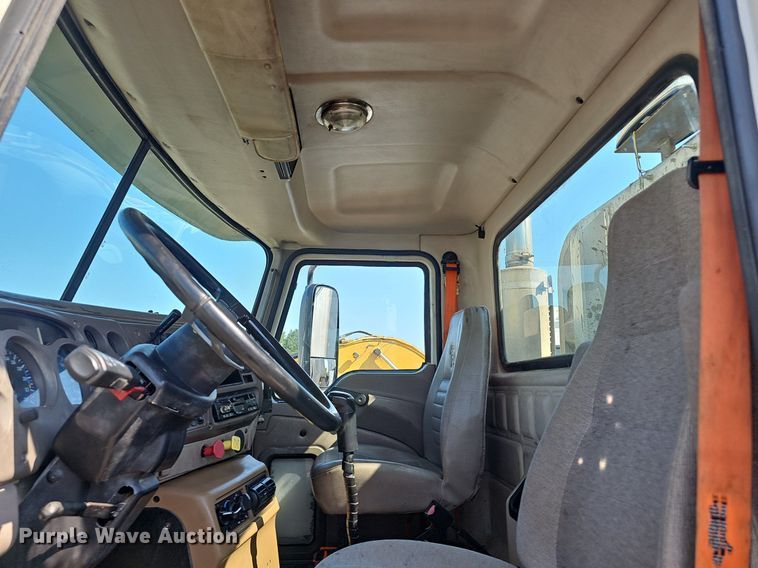 image for item NX9139 2007 Mack CHN semi truck