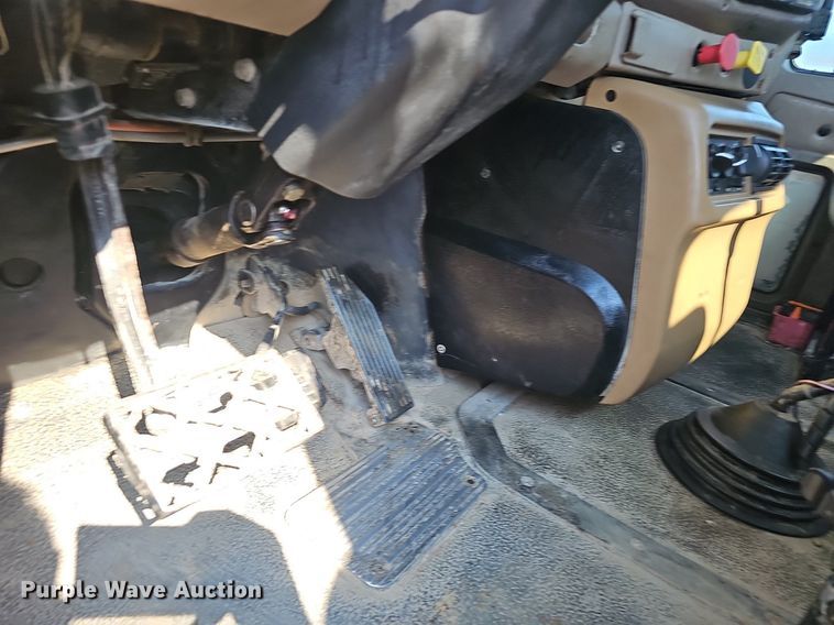 image for item NX9139 2007 Mack CHN semi truck