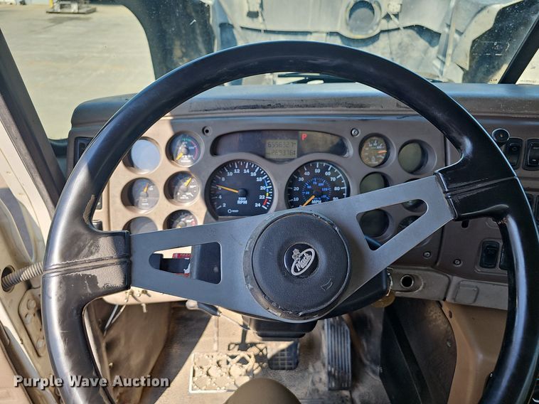 image for item NX9139 2007 Mack CHN semi truck