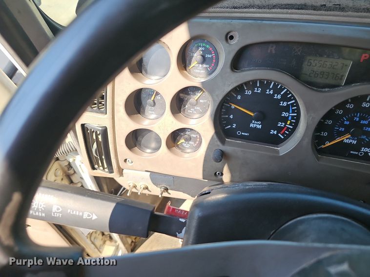 image for item NX9139 2007 Mack CHN semi truck