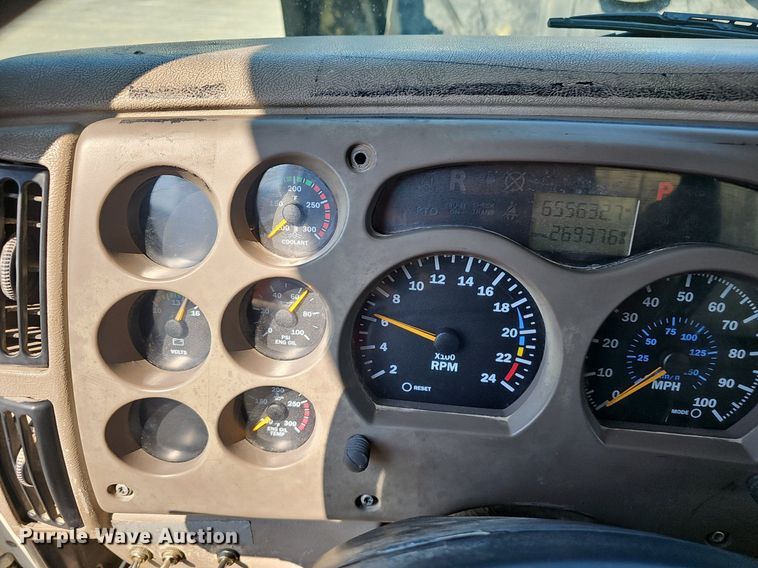 image for item NX9139 2007 Mack CHN semi truck