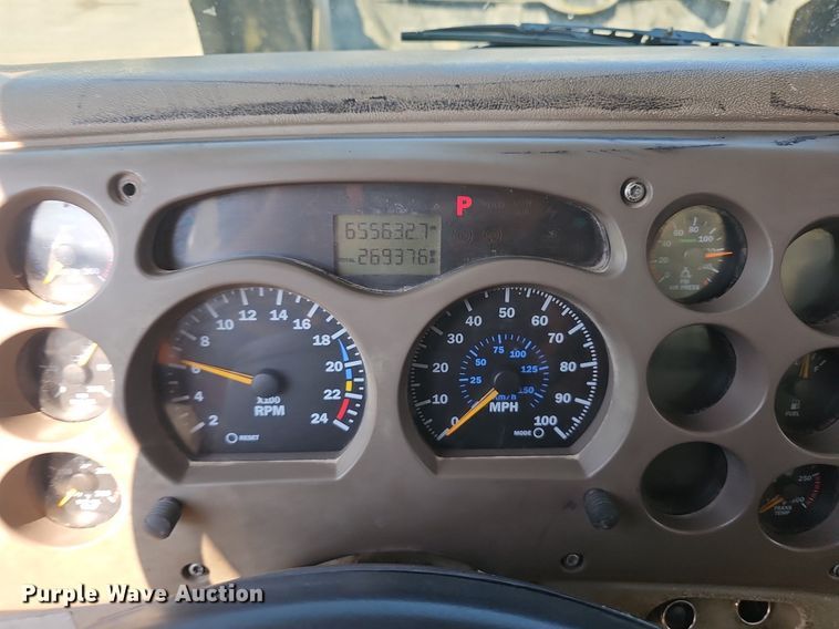 image for item NX9139 2007 Mack CHN semi truck