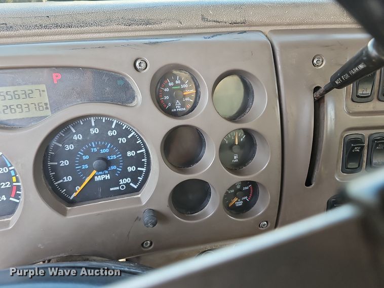 image for item NX9139 2007 Mack CHN semi truck