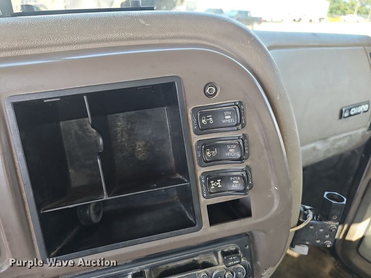 image for item NX9139 2007 Mack CHN semi truck