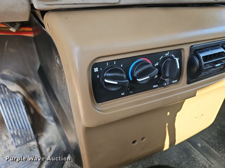 image for item NX9139 2007 Mack CHN semi truck