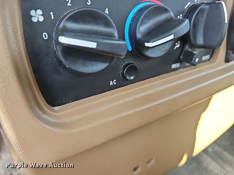 image for item NX9139 2007 Mack CHN semi truck