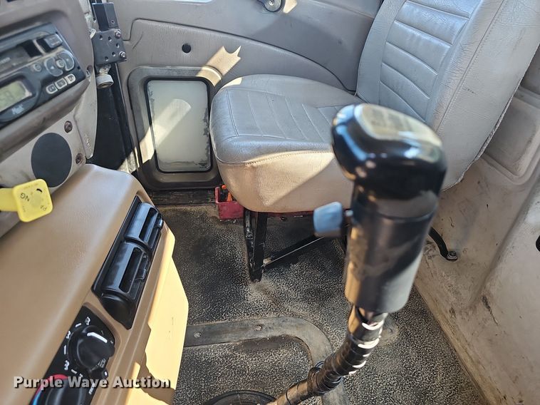 image for item NX9139 2007 Mack CHN semi truck