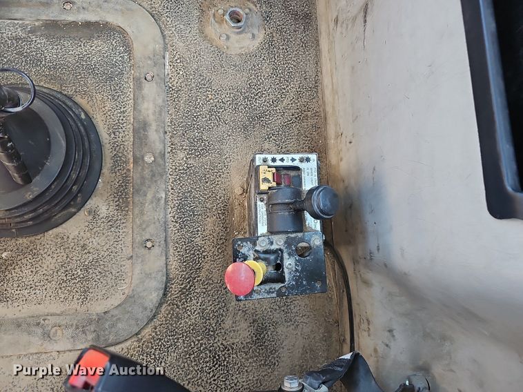 image for item NX9139 2007 Mack CHN semi truck