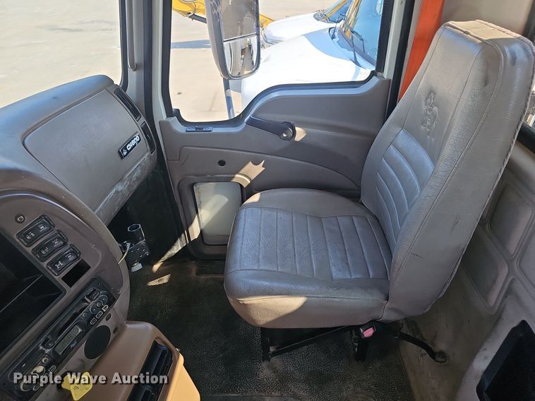 image for item NX9139 2007 Mack CHN semi truck