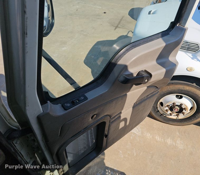 image for item NX9139 2007 Mack CHN semi truck