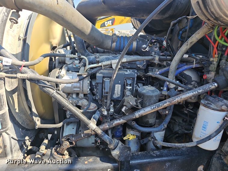 image for item NX9139 2007 Mack CHN semi truck