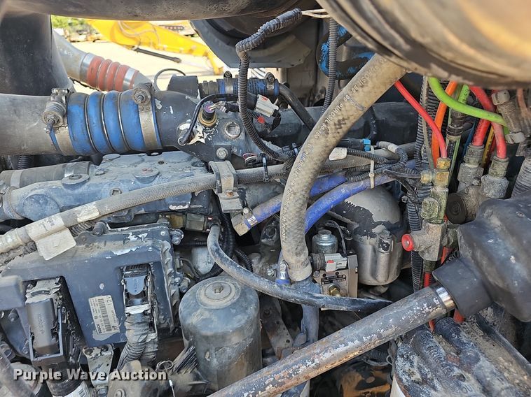 image for item NX9139 2007 Mack CHN semi truck