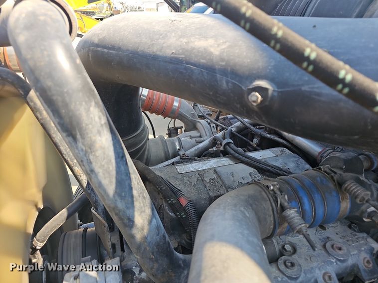 image for item NX9139 2007 Mack CHN semi truck