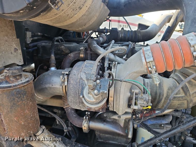 image for item NX9139 2007 Mack CHN semi truck