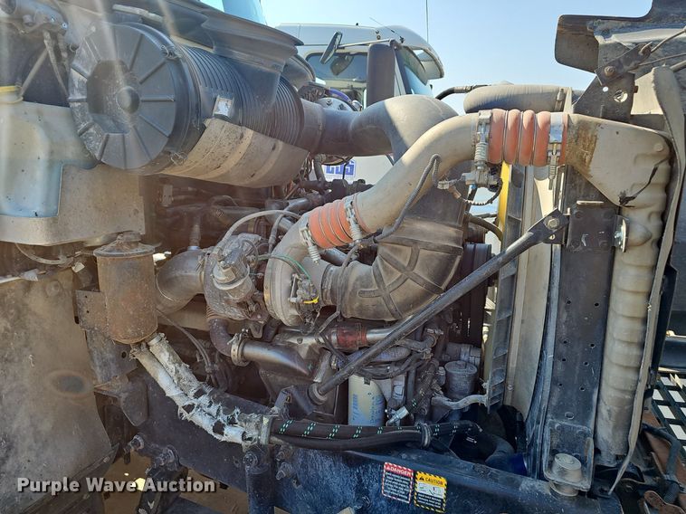 image for item NX9139 2007 Mack CHN semi truck