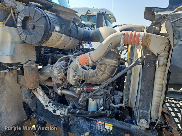 image for item NX9139 2007 Mack CHN semi truck