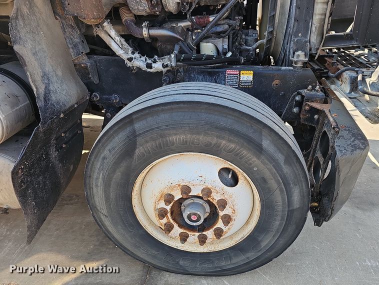 image for item NX9139 2007 Mack CHN semi truck