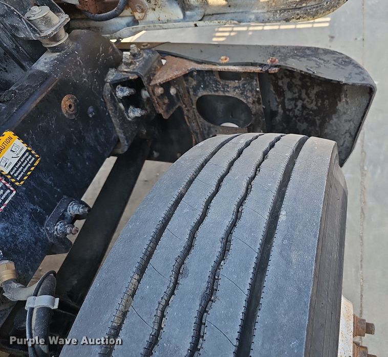 image for item NX9139 2007 Mack CHN semi truck