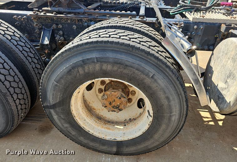 image for item NX9139 2007 Mack CHN semi truck