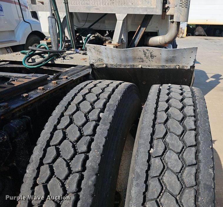 image for item NX9139 2007 Mack CHN semi truck