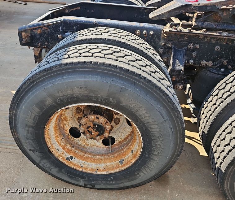 image for item NX9139 2007 Mack CHN semi truck