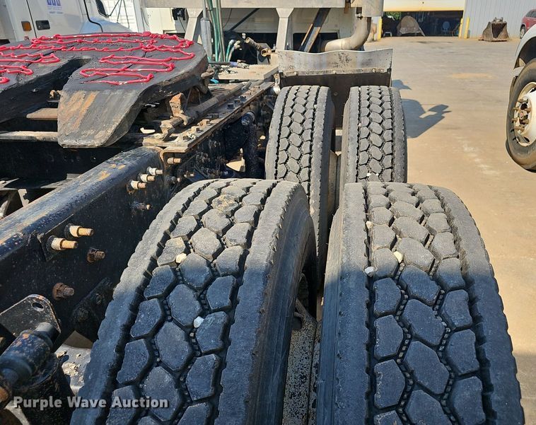 image for item NX9139 2007 Mack CHN semi truck