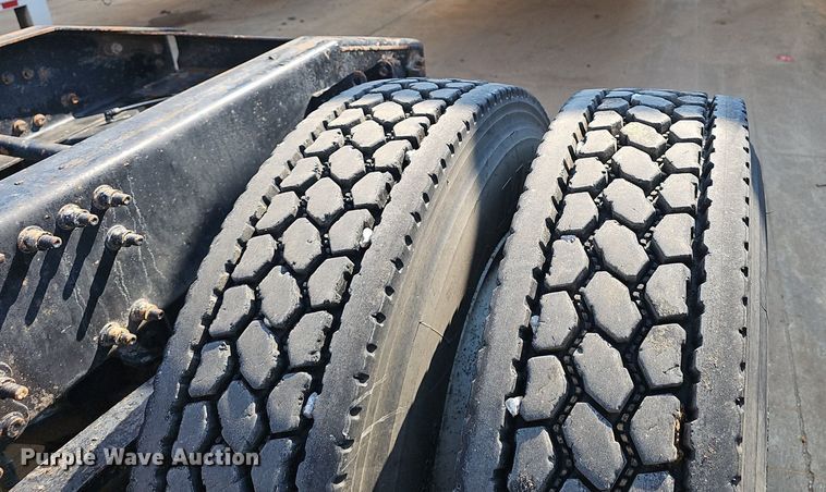 image for item NX9139 2007 Mack CHN semi truck